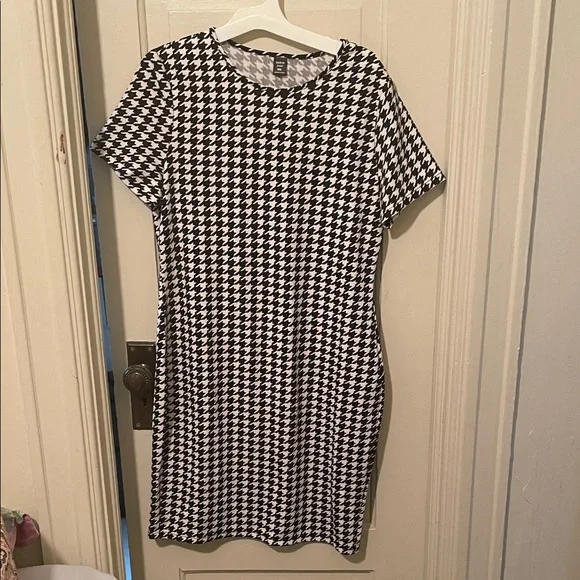 SHEIN Black and White Houndstooth Mini Dress - Picture 3 of 5